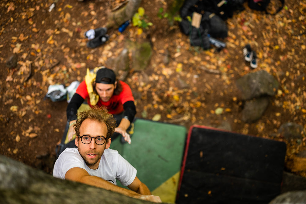 FIRST TIME OUTDOOR BOULDERING - OUR TIPS FOR WELL-EQUIPPED CLIMBING!